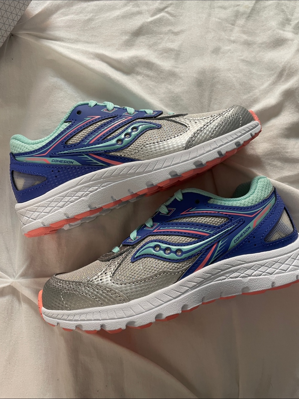 NIB Saucony Cohesion Girl’s Running Shoes